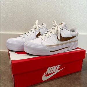 Nike Court Legacy Lift Women’s Sneakers Sanddrift